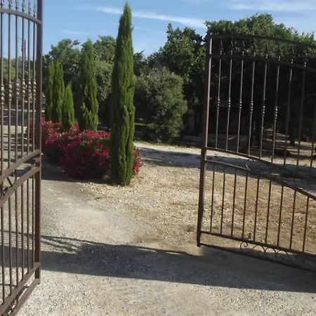 Mas Saint Antoine بيت للعطل *